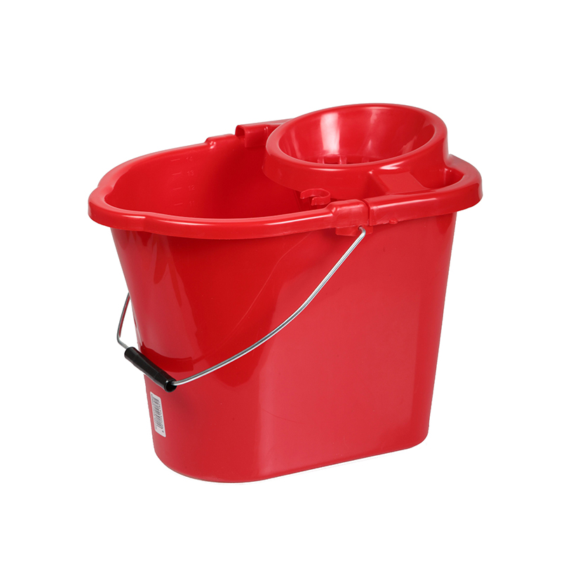 secchio rosso con strizzatore